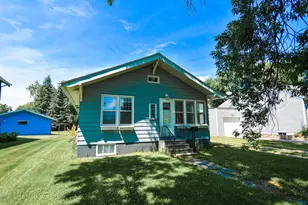 313 E Prairie Ave, Warren, MN 56762 - Photo 1