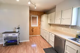 606 Kendall Ave S, Thief River Falls, MN 56701 - Photo 17