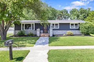 534 S 3rd St, La Crescent, MN 55947 - Photo 1