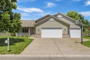 2537 Southcrest Ave E, Maplewood, MN 55119 - Photo 1