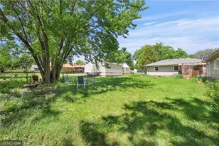1066 Beatrice St, Eagan, MN 55121 - Photo 27