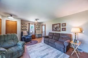 2714 Diane Ln, Hibbing, MN 55746 - Photo 9
