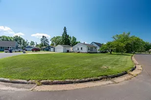 2714 Diane Ln, Hibbing, MN 55746 - Photo 3