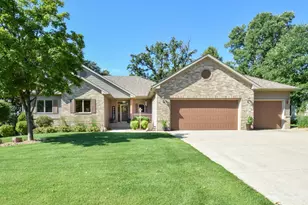 1150 Oakcrest Dr, Sauk Rapids, MN 56379 - Photo 1