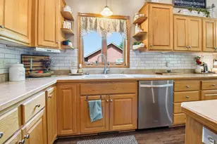 710 Cottonwood Ave, Litchfield, MN 55355 - Photo 5