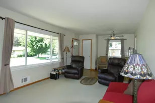 10717 Nord Ave S, Bloomington, MN 55437 - Photo 5