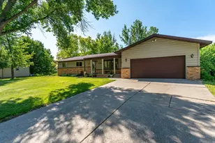 108 E Oriole Dr, Fergus Falls, MN 56537 - Photo 3