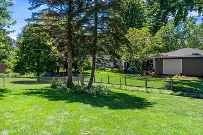 8418 Kell Avenue S, Bloomington, MN 55437 - Photo 35