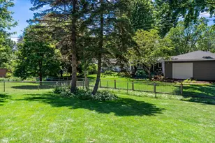 8418 Kell Ave S, Bloomington, MN 55437 - Photo 35