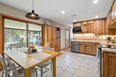 8418 Kell Avenue S, Bloomington, MN 55437 - Photo 11