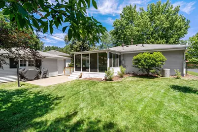 8418 Kell Avenue S, Bloomington, MN 55437 - Photo 5