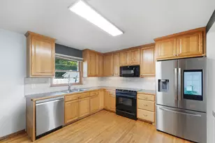 924 Fuller St S, Shakopee, MN 55379 - Photo 9