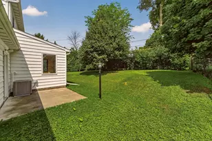 1009 19th St NE, Rochester, MN 55906 - Photo 3