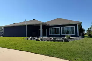 1740 Bay Oaks Dr, Albert Lea, MN 56007 - Photo 3