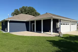 1740 Bay Oaks Dr, Albert Lea, MN 56007 - Photo 5