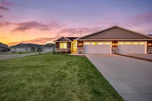 885 Tall Grass Ct, Wanamingo, MN 55983 - Photo 3