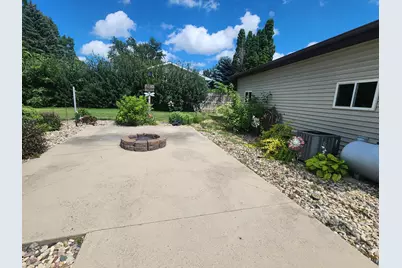 819 2nd Street SW, Pipestone, MN 56164 - Photo 9