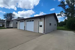 819 2nd St SW, Pipestone, MN 56164 - Photo 5