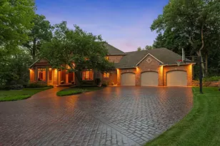 720 Timber Ln, Shoreview, MN 55126 - Photo 9