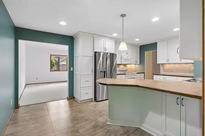 13410 Parkwood Drive, Burnsville, MN 55337 - Photo 7