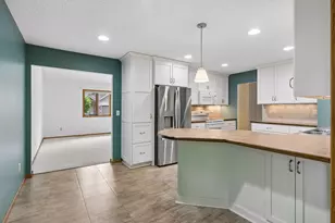 13410 Parkwood Dr, Burnsville, MN 55337 - Photo 7