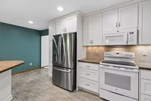 13410 Parkwood Dr, Burnsville, MN 55337 - Photo 11