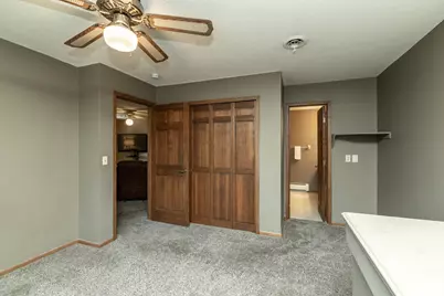 10046 Park Avenue S, Bloomington, MN 55420 - Photo 13
