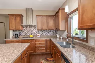 1113 Rosemary Ln, Chaska, MN 55318 - Photo 9