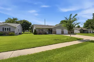 2706 9th St SW, Willmar, MN 56201 - Photo 5