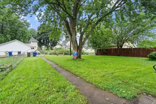 1225 6th St E, Saint Paul, MN 55106 - Photo 23