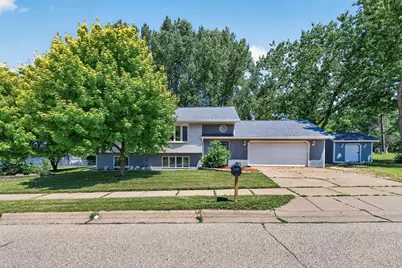 2709 Holloway Avenue E, North Saint Paul, MN 55109 - Photo 3