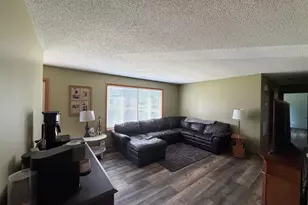 418 1st St, Sandstone, MN 55072 - Photo 5