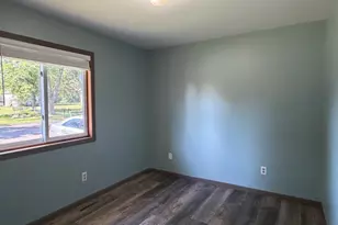 418 1st St, Sandstone, MN 55072 - Photo 9