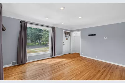 4928 Abbott Avenue N, Brooklyn Center, MN 55429 - Photo 5