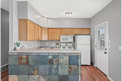 2917 Hemingway Drive, Chaska, MN 55318 - Photo 5