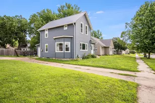 319 E 10th St, Blue Earth, MN 56013 - Photo 25