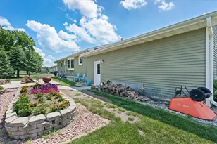 219 5th St SE, Madelia, MN 56062 - Photo 39