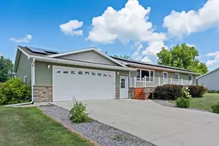 219 5th St SE, Madelia, MN 56062 - Photo 1