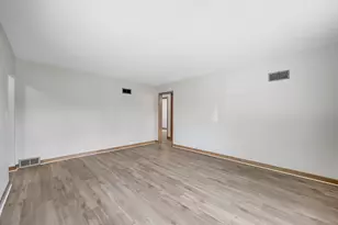 307 Lyndale Ave N, New Prague, MN 56071 - Photo 9