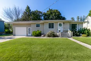 312 9th Ave SE, Waseca, MN 56093 - Photo 1