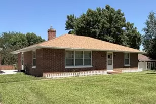 830 6th St, Windom, MN 56101 - Photo 1