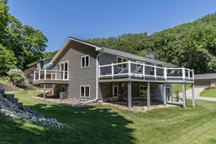 395 Pleasant Hill Dr, Winona, MN 55987 - Photo 3