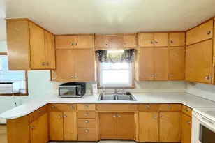 402 N Van Buren Ave, Springfield, MN 56087 - Photo 23