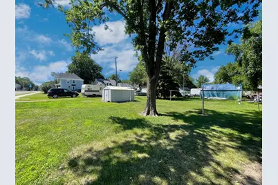 402 N Van Buren Avenue, Springfield, MN 56087 - Photo 5