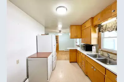 402 N Van Buren Avenue, Springfield, MN 56087 - Photo 21