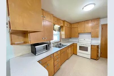 402 N Van Buren Avenue, Springfield, MN 56087 - Photo 19