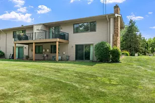 903 Shirlee Ln, Shoreview, MN 55126 - Photo 5