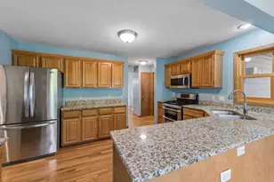 4601 Fairway Hills Dr, Eagan, MN 55123 - Photo 9