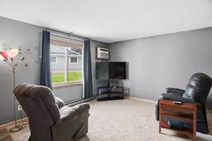 1105 Bartosh Ln, River Falls, WI 54022 - Photo 9