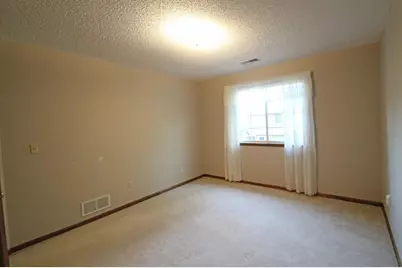 207 Primrose Court, Vadnais Heights, MN 55127 - Photo 5